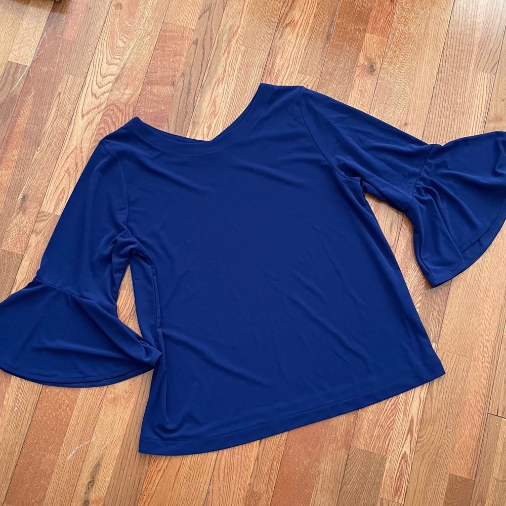 uniqlo blue flare top 3/4 sleeves